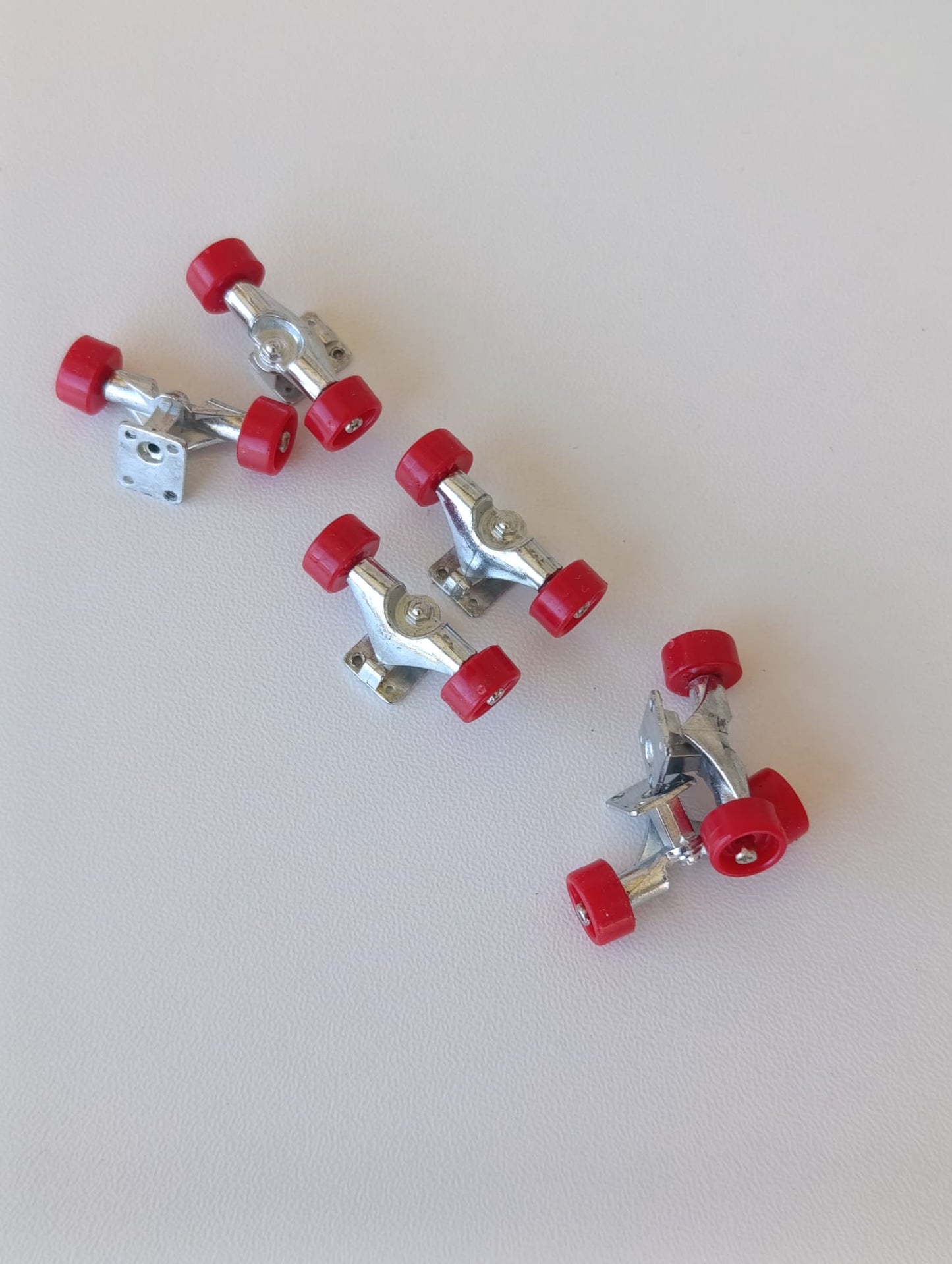 Ruedas y llaveros - FINGERBOARD